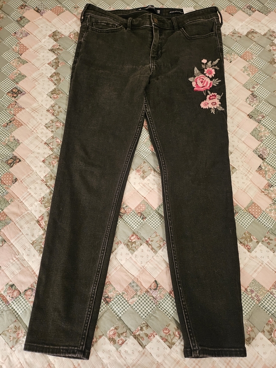 Hollister Denim - Hollister-Floral Embroidered- Low Rise Super Skinny Crop Jeans -Size 11 R